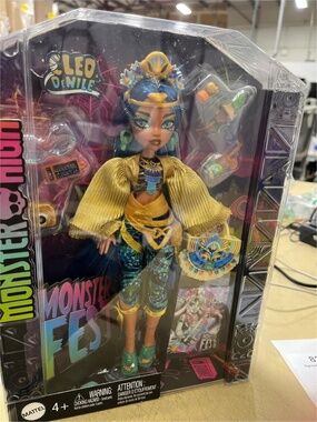 Monster High Monster Fest Doll, Cleo De Nile with Glam Outfit & Festival Themed